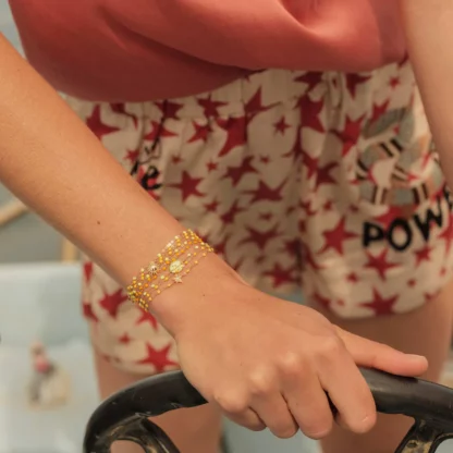 Gigi Clozeau Bracelet Soleil Jaune porté