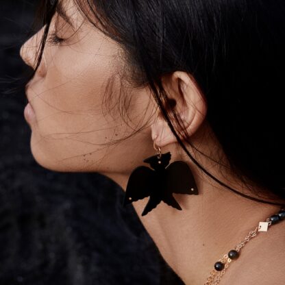 Ginette NY Boucles D'oreilles Georgia Onyx Hoops Porté