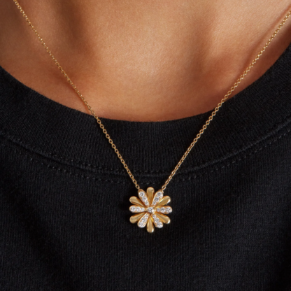 Poiray Collier Flower – Image 3