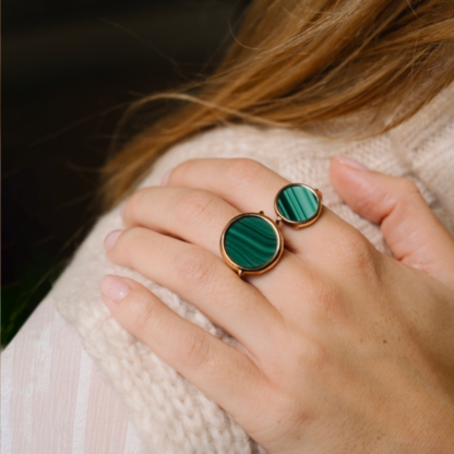 Ginette NY Bague Disc Malachite Petit Modèle – Image 3