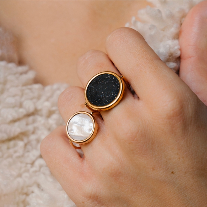 Ginette NY bague Baby White MOP Disc Ring – Image 2
